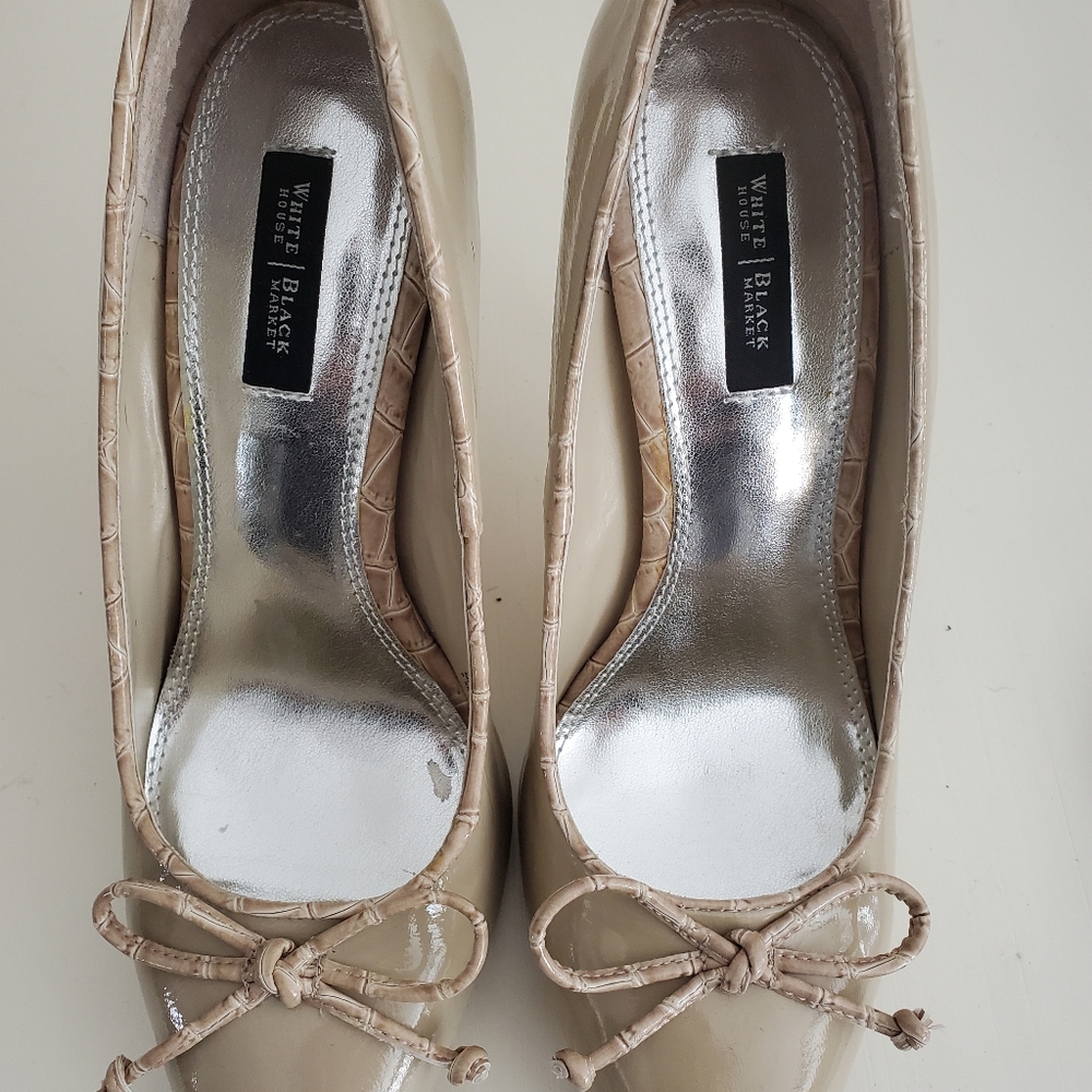 White House Black Market, beige heels, Size 8.5M